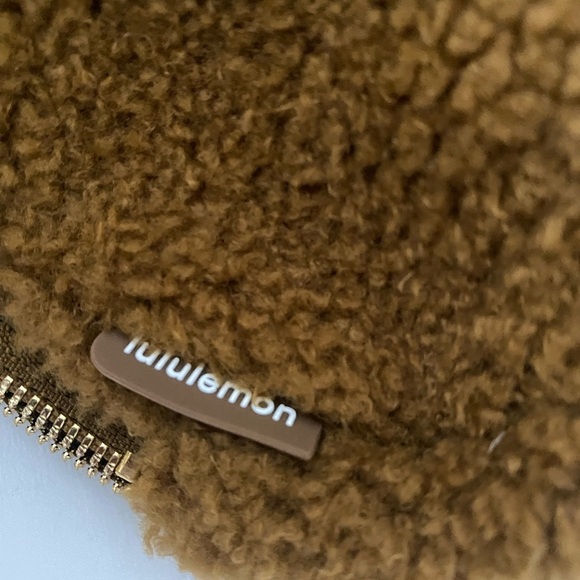 Lululemon everywhere belt bag Sherpa\fleece in camel : tan : brown - Picture 14 of 14